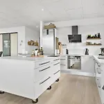 בית נופש Stunning In With Kitchen *