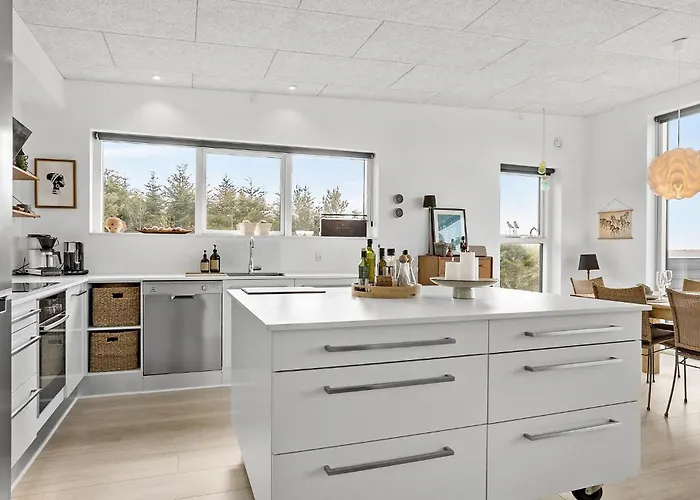 Stunning In With Kitchen